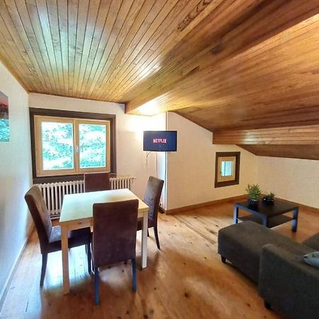 Logement Mansarde Dans Maison Avec Jardin En Bord De Piste, Vue Montagne Les Houches Exteriör bild