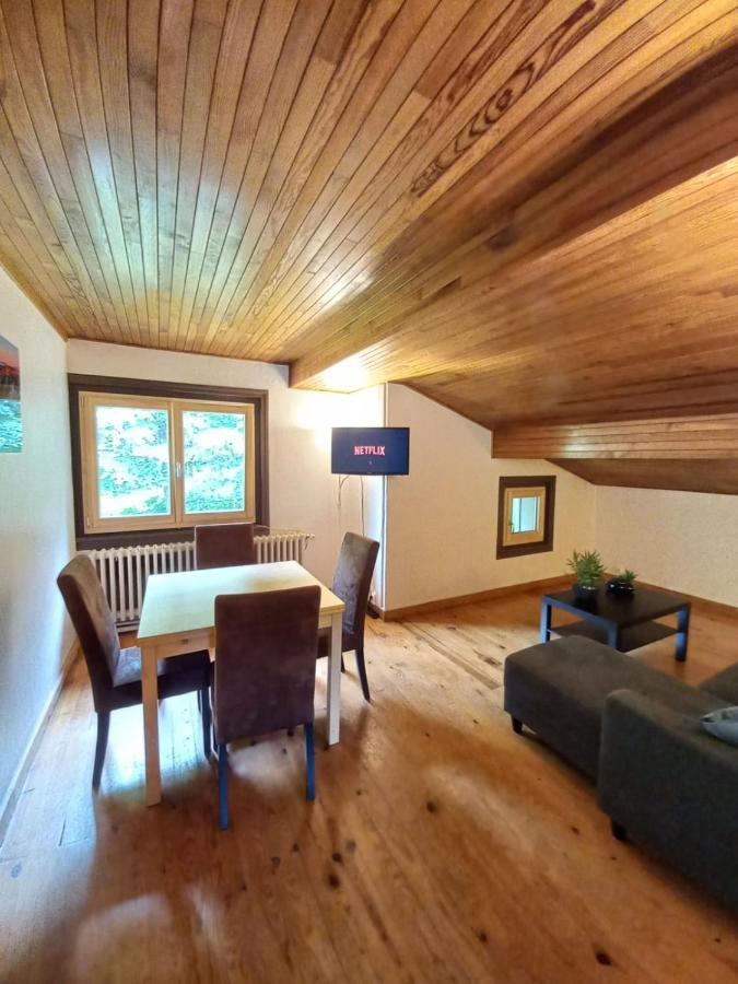 Logement Mansarde Dans Maison Avec Jardin En Bord De Piste, Vue Montagne Les Houches Exteriör bild