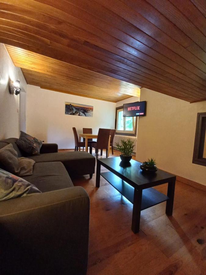 Logement Mansarde Dans Maison Avec Jardin En Bord De Piste, Vue Montagne Les Houches Exteriör bild