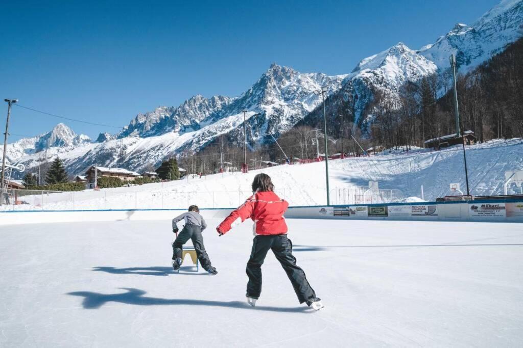 Logement Mansarde Dans Maison Avec Jardin En Bord De Piste, Vue Montagne Les Houches Exteriör bild